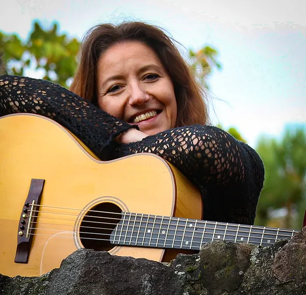 Sylvia Werner mit Gitarre