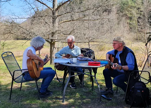 Akustikgitarre - Songs kreativ begleiten - Bildungsstätte Die Heilsbach - 2025