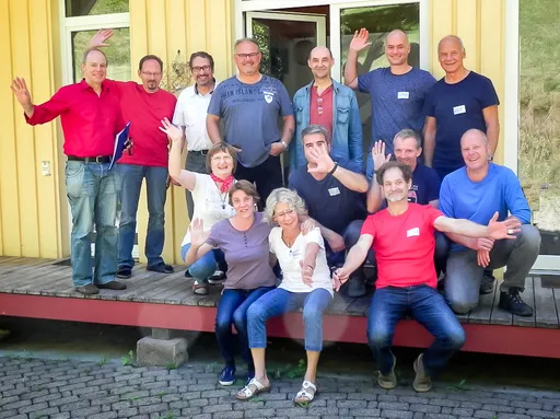 Gruppenfoto von Teilnehmern des Bluesharp Workshops im Seminarhof Hensellek im Jahr 2015