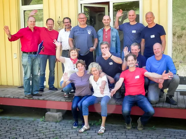 Gruppenfoto von Teilnehmern des Bluesharp Workshops im Seminarhof Hensellek im Jahr 2015