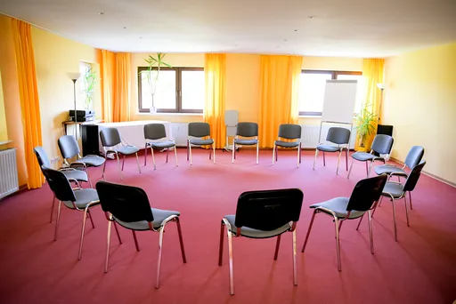 Seminar gaestehaus odenwald hessen seminarraum stuhlkreis