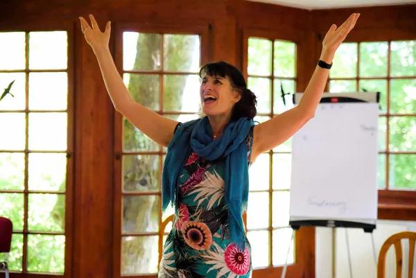 Antje Mallwitz leitet einen Gesangsworkshop
