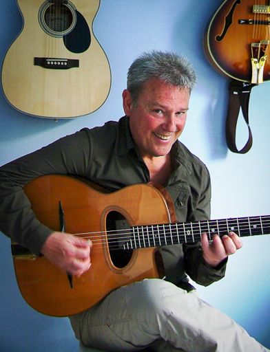 John Scrivo - Dozent der Acoustic Music School für Gypsy Jazz Gitarre - Bild 01