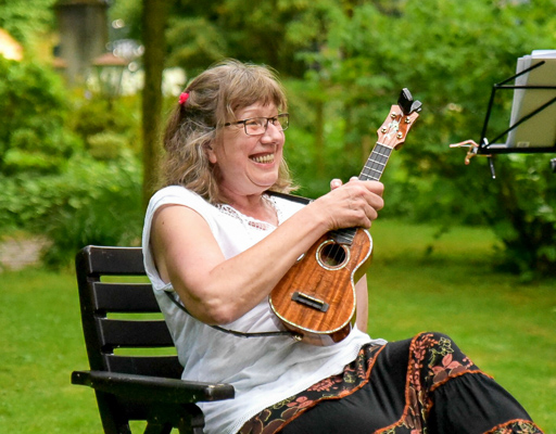 Workshop … noch mehr Ukulele Haus Neuglück 2021 (© Acoustic Music School)